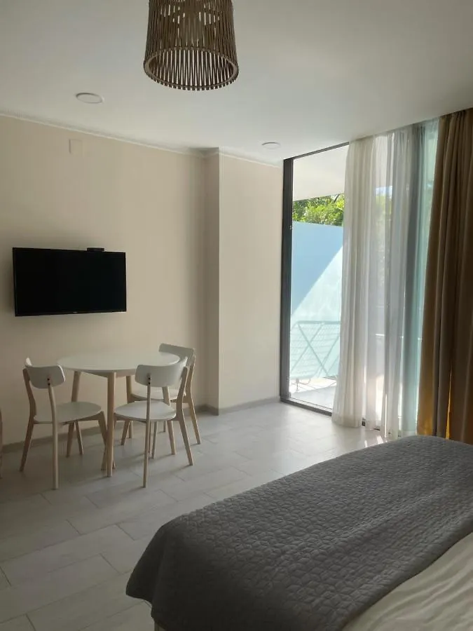 Apartment Near The Sea With Pool Batumi