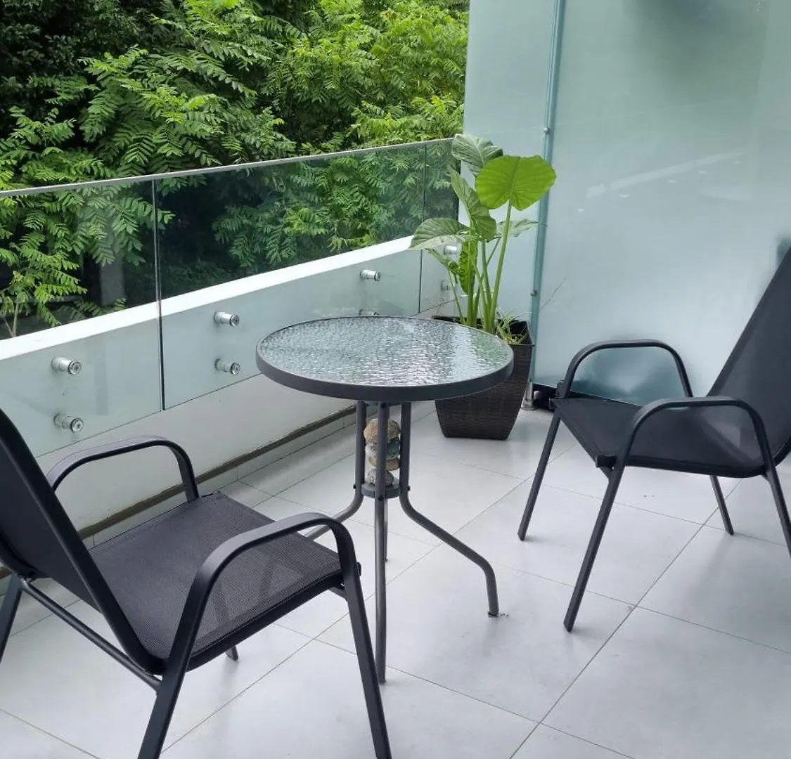 Apartment Near The Sea With Pool Batumi